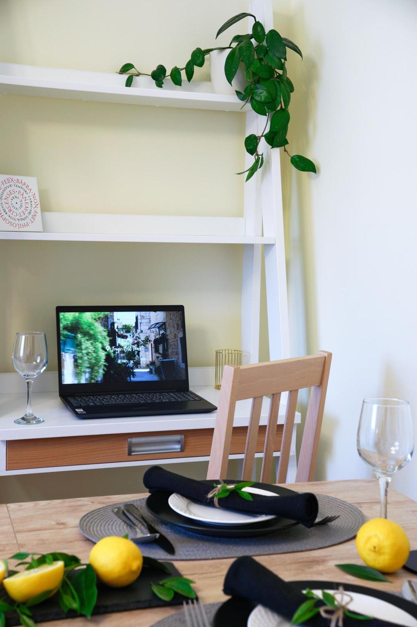 Apartmani Ana 10 Min. Hoda Od Centra Trogira Luaran gambar